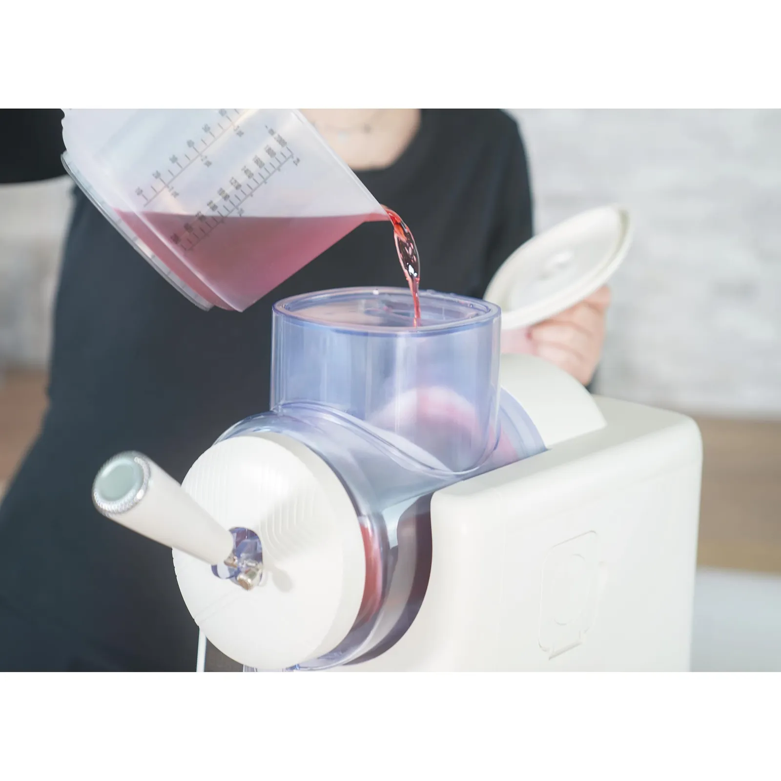 Unold 48950 2-u-1 aparat za sladoled i mekani sladoled Sofie, bijela, 1,5l - Slika 4
